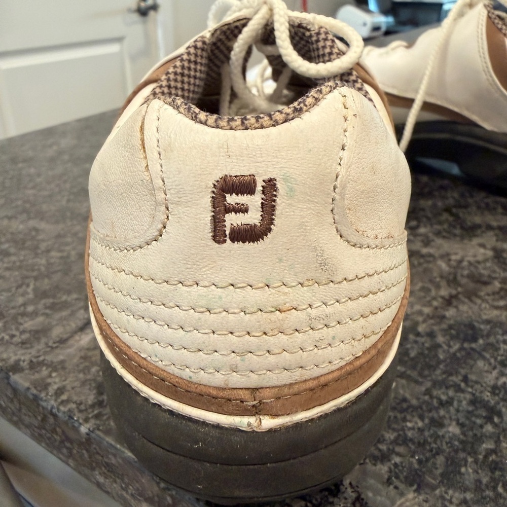 FootJoy Women’s Golf Shoes White Brown Leather Lace Up Softspikes Size 7 Wide - Picture 4 of 6